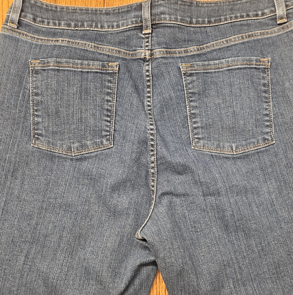 L.L. Bean Straight Leg Blue Jeans Size 18 Petite EUC - Picture 8 of 10